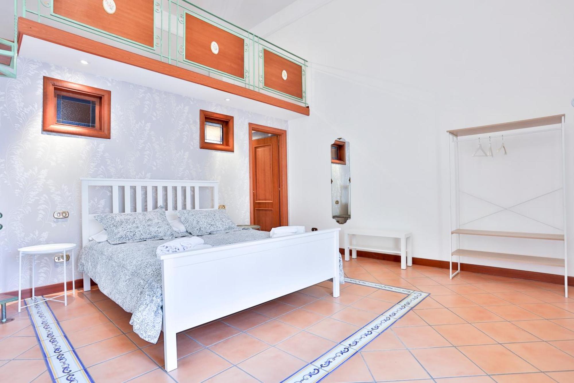 Chiaia Sea View Gem Apartment Naples