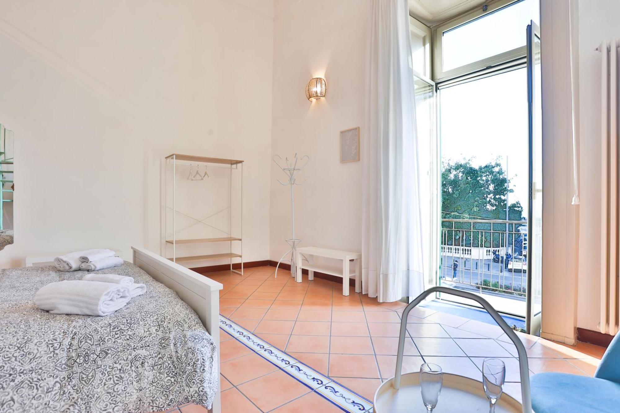 Chiaia Sea View Gem Apartment